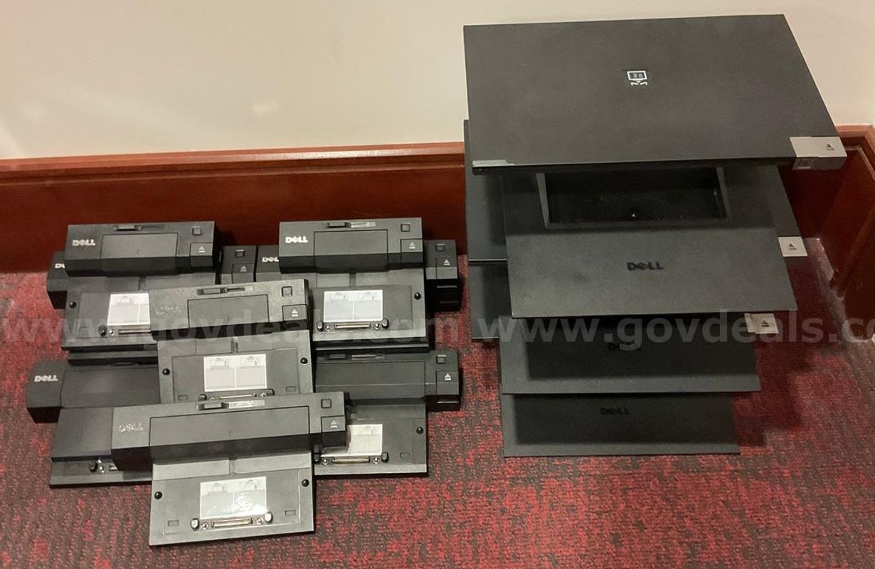 Lot of Laptop 10 Docking Station with 3 Laptop/Monitor Stands