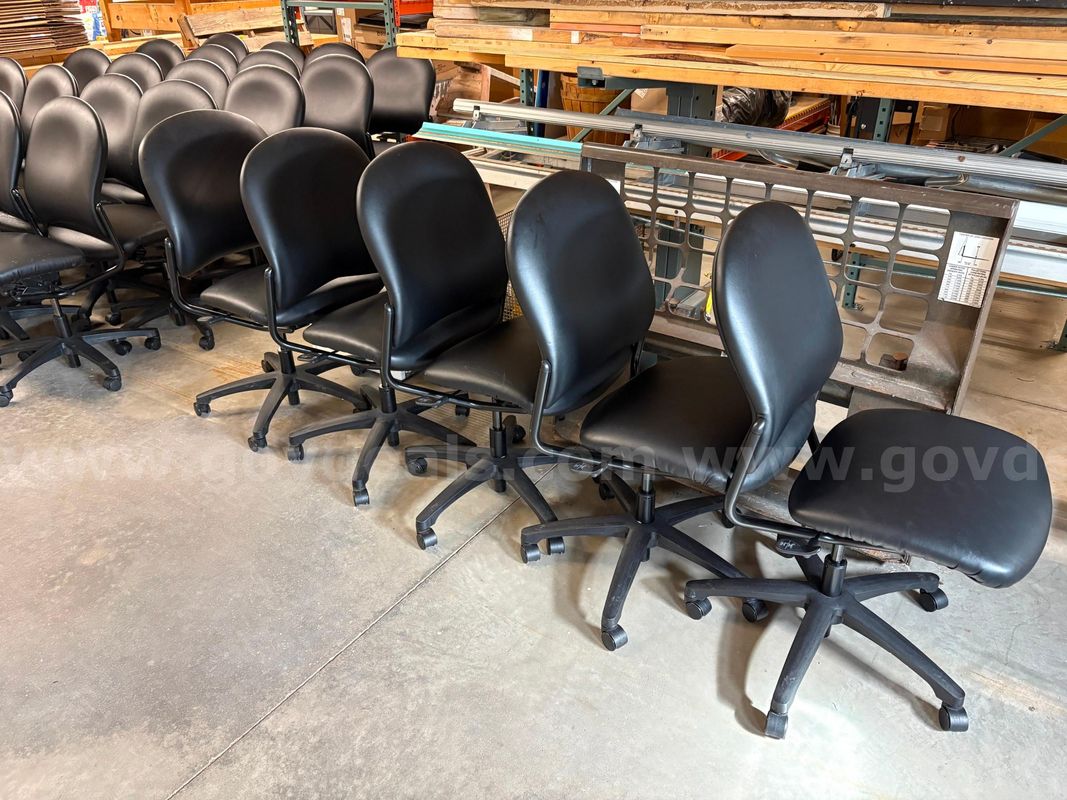 Black cushioned pleather roller chair