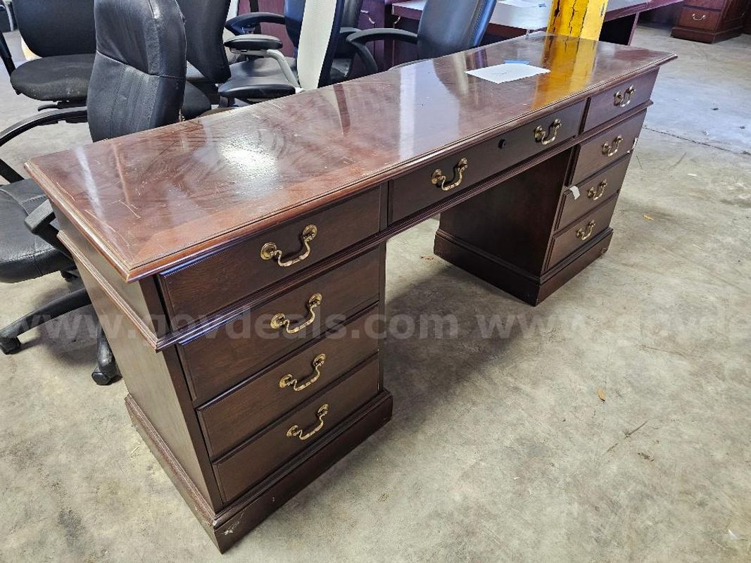 Desk 4
