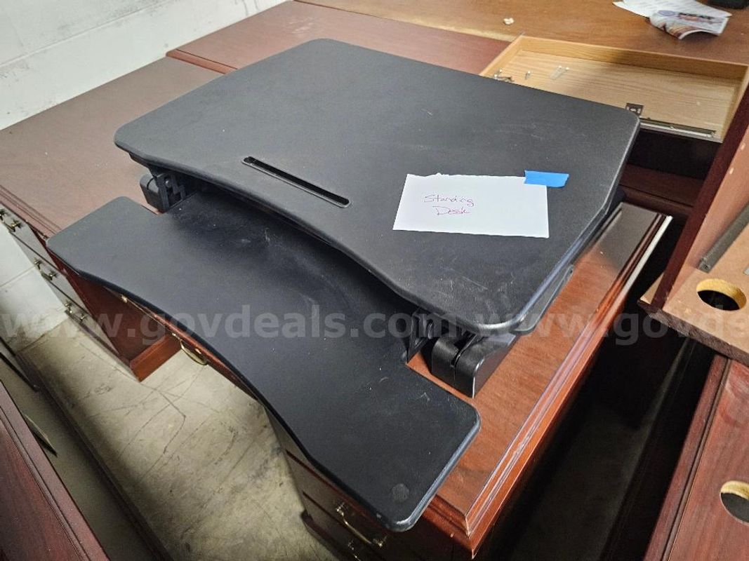(1) Standing Desk device