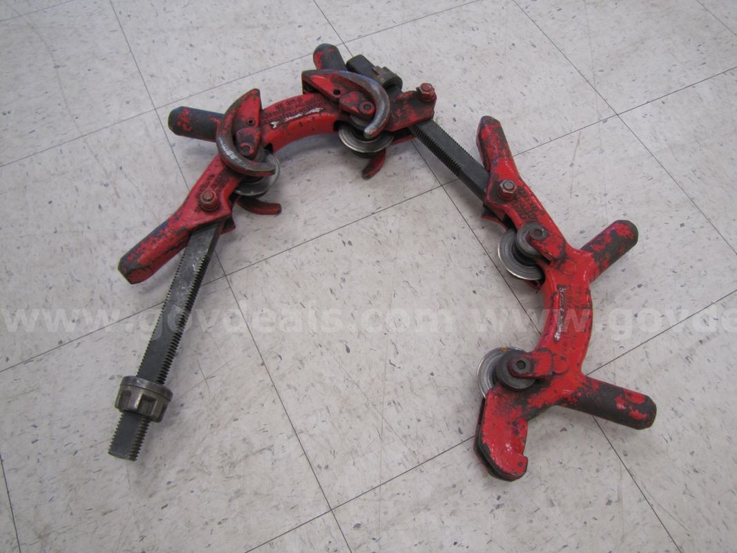 Rotary pipe cutter