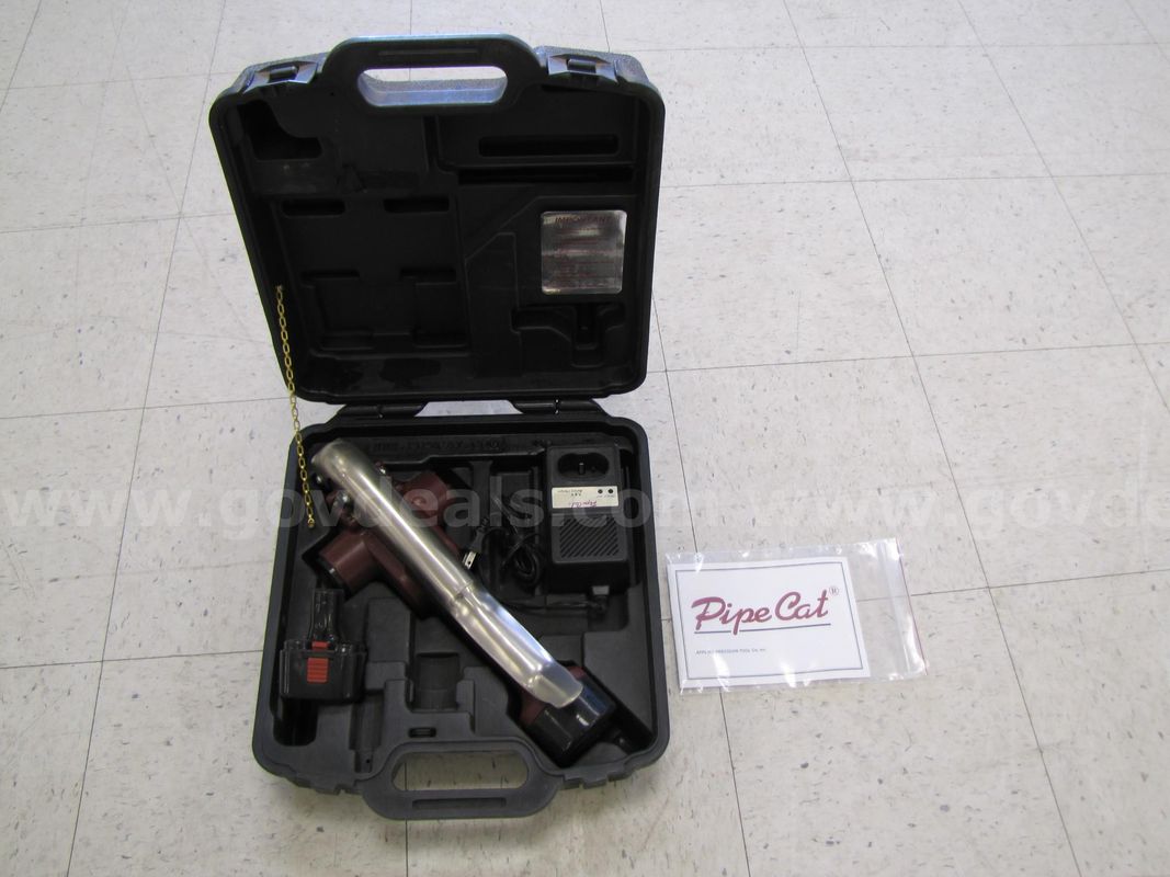 Pipe Cat cutting tool with travel case