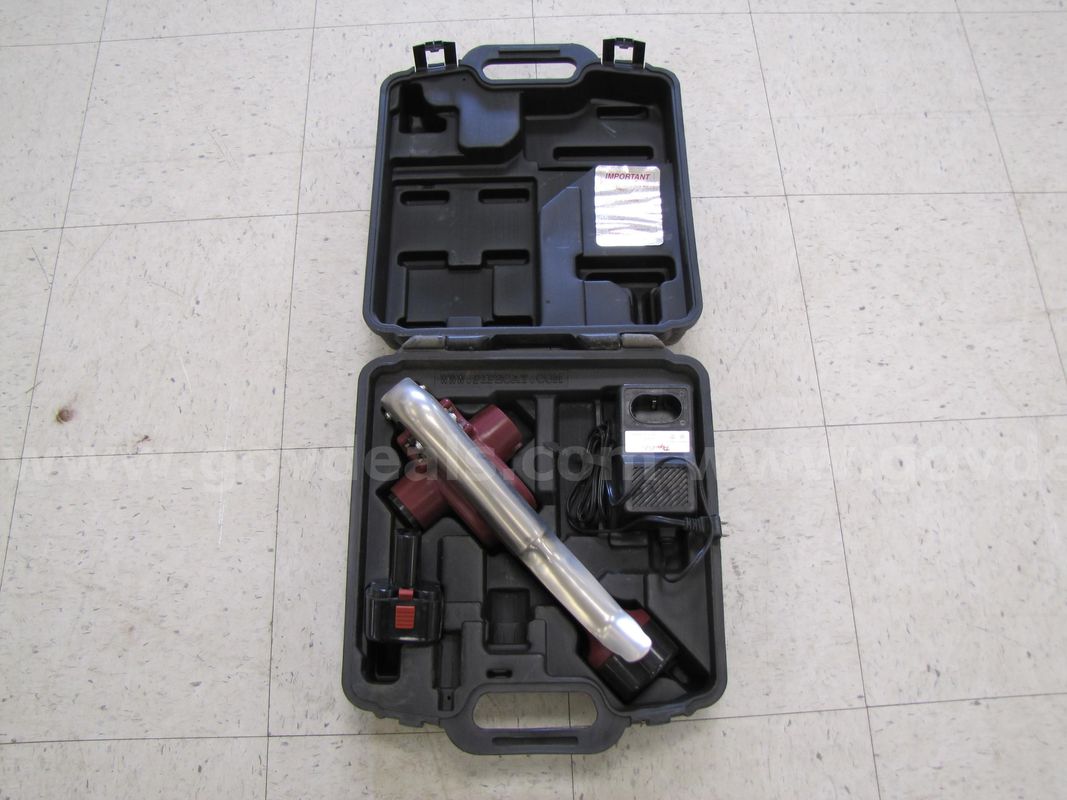 Pipe Cat cutting tool with travel case