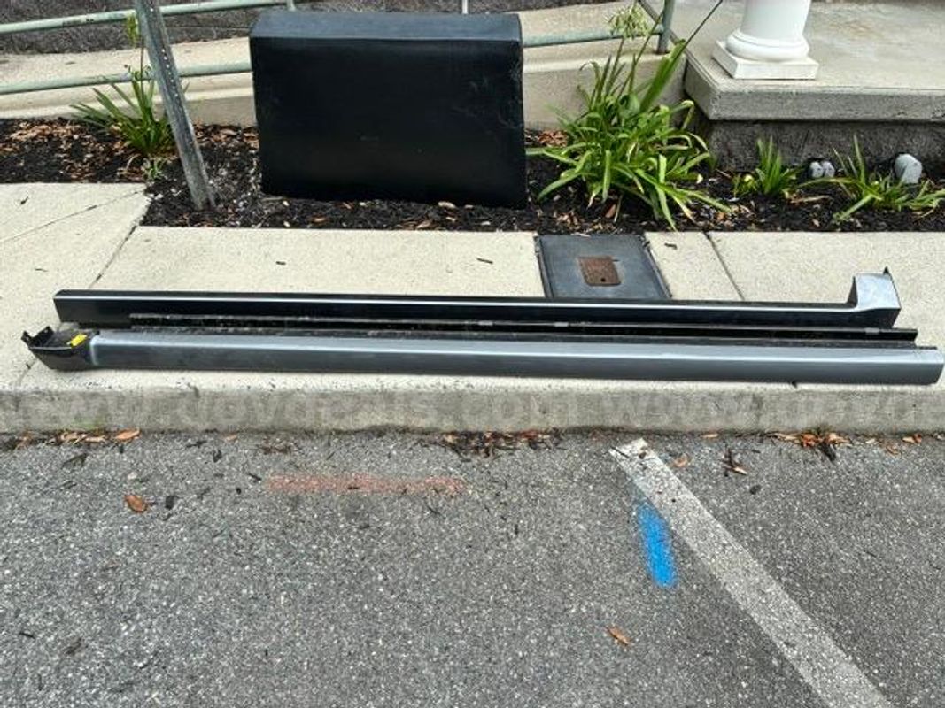 2026 Ford F-150 LOBO OEM Running Board/Rocker Panel Assemblies – Like New